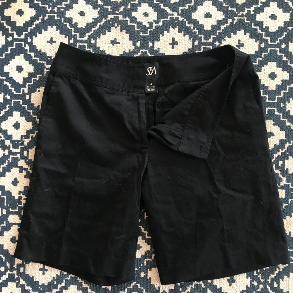 Saks 5th Avenue black Bermuda shorts